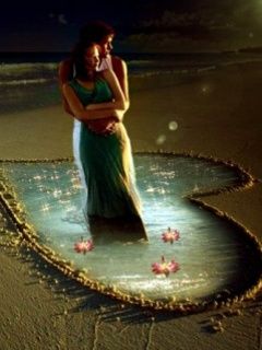 Étreinte Romantique sur la Plage
