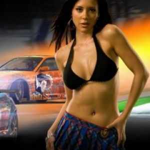 Fille de Course avec Voitures