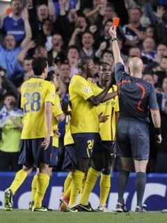 Joueurs de Football et Carton Rouge