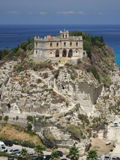 Château Historique sur la Falaise