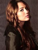 Portrait glamour d'une jeune femme