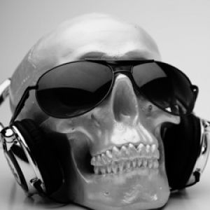 Crâne Stylé avec Casque