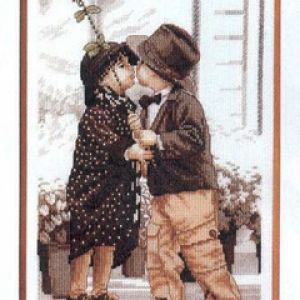 Enfants Adorables Partageant un Bisou