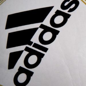 Logo Adidas