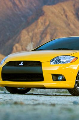 Voiture Mitsubishi Jaune
