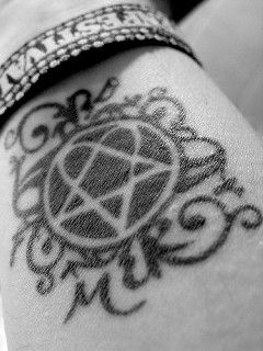Design de Tatouage Pentagramme Intriqué
