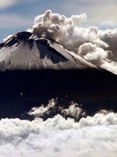 Éruption Volcanique Majestueuse