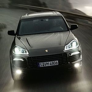 SUV Porsche en Mouvement