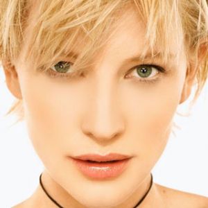 Portrait d'une Blonde Stylée