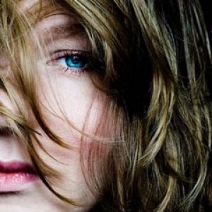 Portrait captivant d'une fille