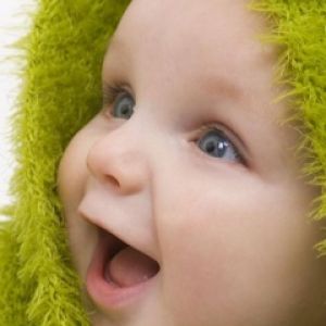 Bébé Heureux en Sweat Vert