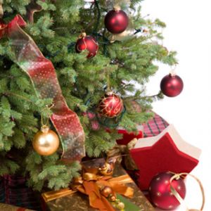 Sapin de Noël avec décorations