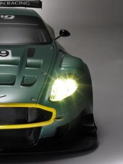 Voiture de course Aston Martin
