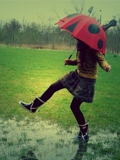 Fille avec Parapluie Coccinelle