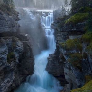 Cascade Majestueuse dans la Nature