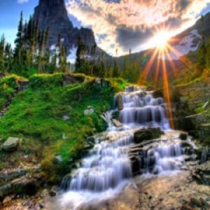 Impressionnante Cascade de Montagne