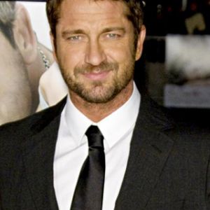 Gerard Butler en Tenue Formelle