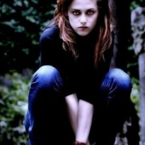 Fille Mystérieuse dans la Nature