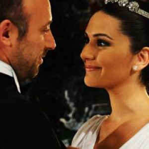 Étreinte Romantique de Couple