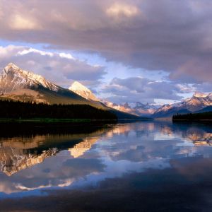 Reflet des Montagnes dans le Lac