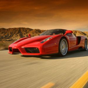Ferrari Enzo Rouge sur la Route