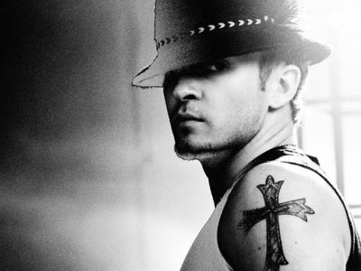 Homme Stylé avec Chapeau