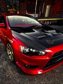 Voiture de Sport Rouge avec Capot Noir