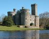 Château Historique au Bord du Lac