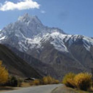 Montagnes Neigeuses Majestueuses
