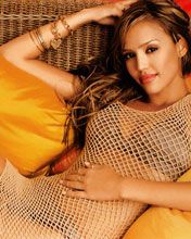 Pose Glamoureuse d'une Belle Femme