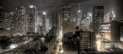 Skyline de la ville la nuit