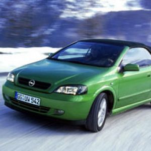 Opel Astra Cabriolet Vert