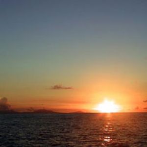 Magnifique coucher de soleil sur l'océan