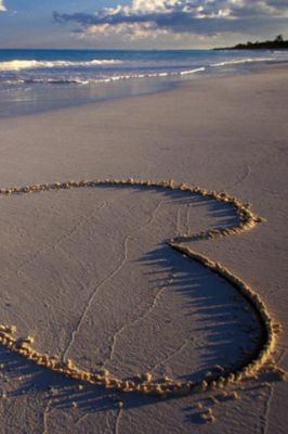 Cœur dans le sable