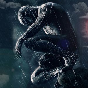 Spider-Man sous la pluie