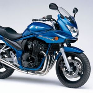 Moto Suzuki Bleue
