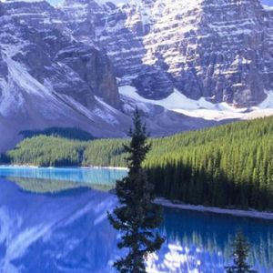 Éblouissante Réflexion du Lac de Montagne