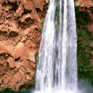 Chute d'eau époustouflante dans la nature