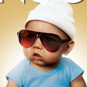 Bébé Cool avec Lunettes de Soleil