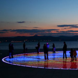 Piste de Danse Nocturne Colorée
