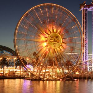 Grande roue au coucher du soleil