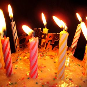 Gâteau d'Anniversaire avec Bougies