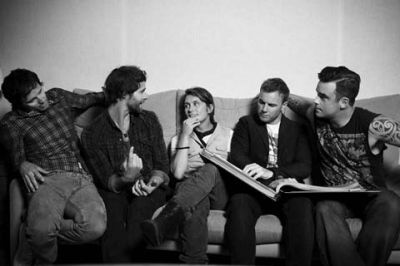 Discussion de Groupe en Noir et Blanc