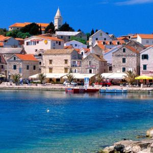 Village Côtier au Bord de la Mer