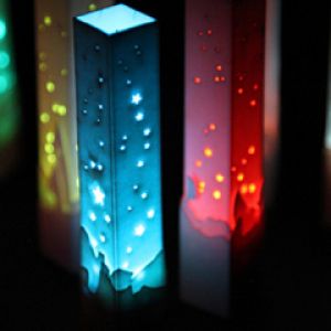 Piliers de Lumière Colorés