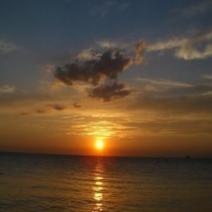 Coucher de Soleil Éblouissant sur l'Océan