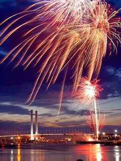 Feux d'Artifice au Dessus du Pont