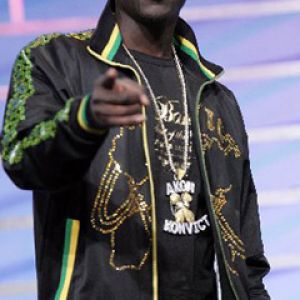 Akon Performance Stylée