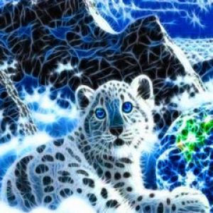 Léopard des neiges dans un paysage mystique