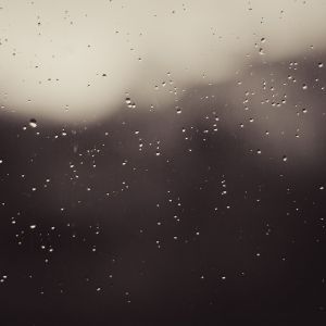 Gouttes de Pluie sur la Fenêtre
